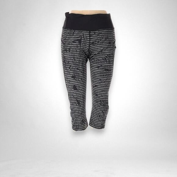 Lululemon Size 6 Womens Run Top Speed Crop Leggings Black Gray Stripe Leaf - Picture 1 of 6